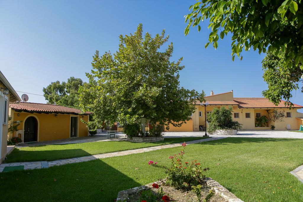 Sandy Beach Villas And Apartments Свороната Екстер'єр фото